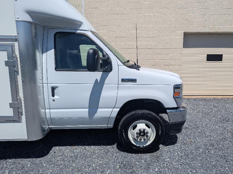 Ford Econoline E-450 2025