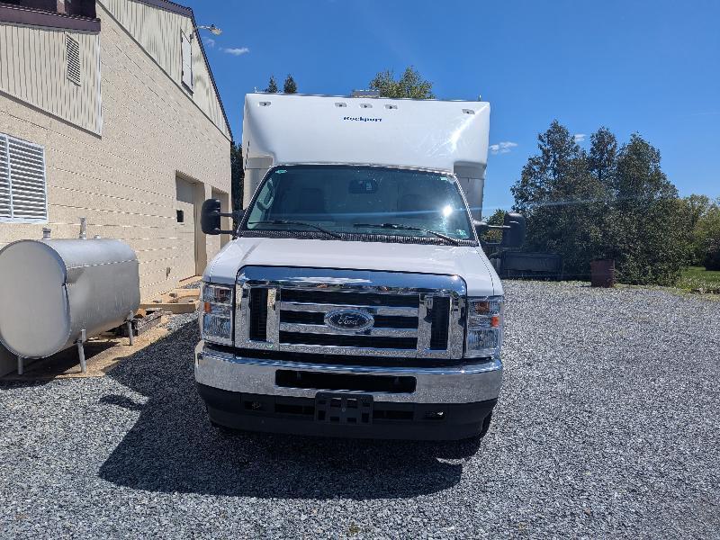 Ford Econoline E-450 2025