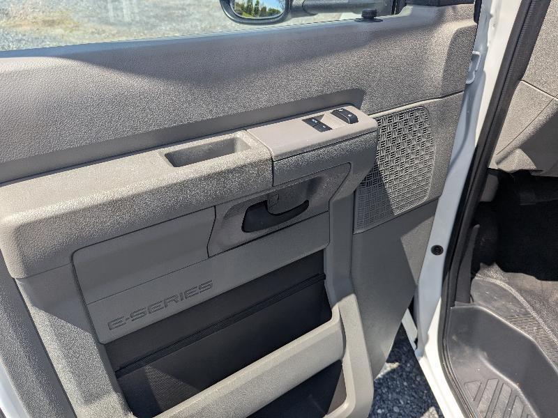 Ford Econoline E-450 2025