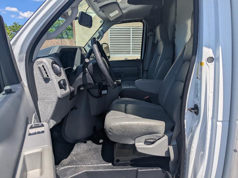 Ford Econoline E-450 2025