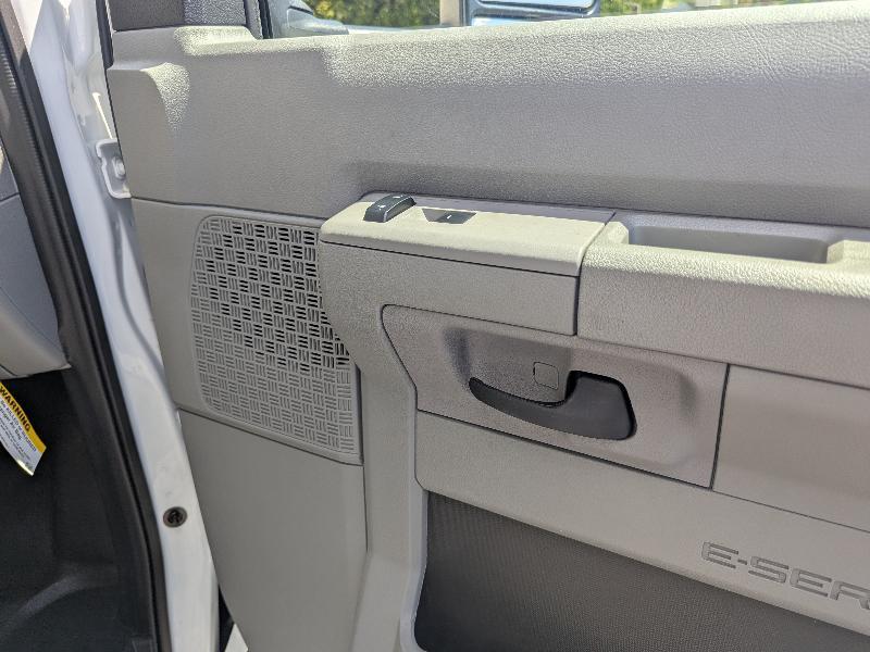 Ford Econoline E-450 2025