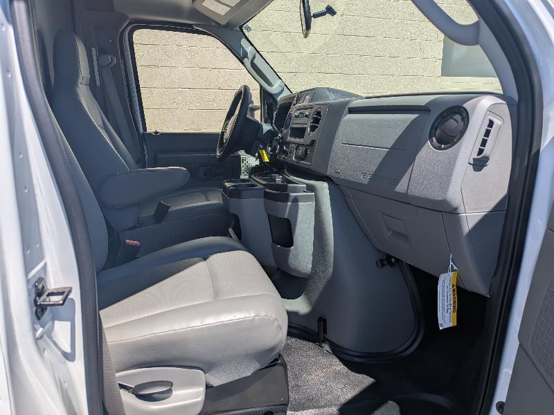 Ford Econoline E-450 2025