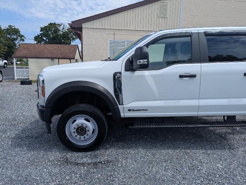 Ford F-550 Crew Cab DRW 4WD 2024