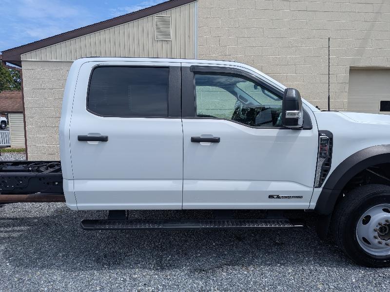 Ford F-550 Crew Cab DRW 4WD 2024