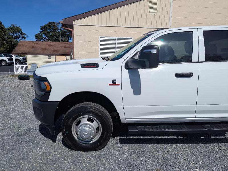 RAM 3500 Crew Cab 4WD DRW 2024