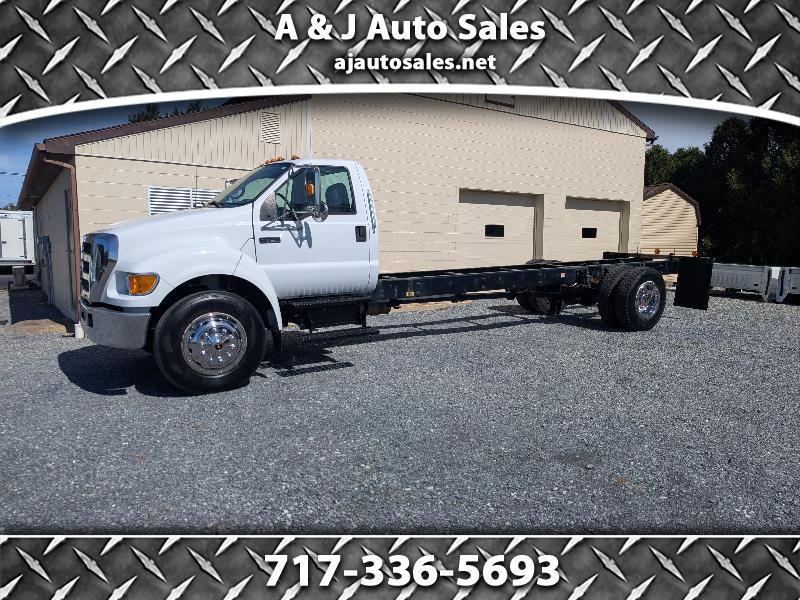 2006 Ford F-750 Regular Cab 2WD DRW