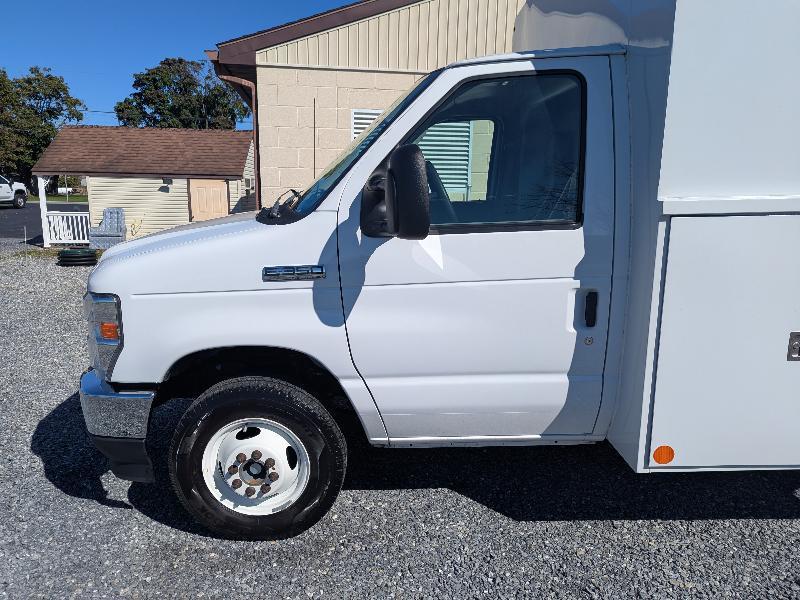 Ford E-Series Cutaway E-350 DRW 138" WB 2024