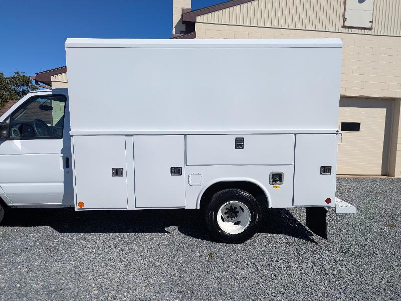 Ford E-Series Cutaway E-350 DRW 138" WB 2024