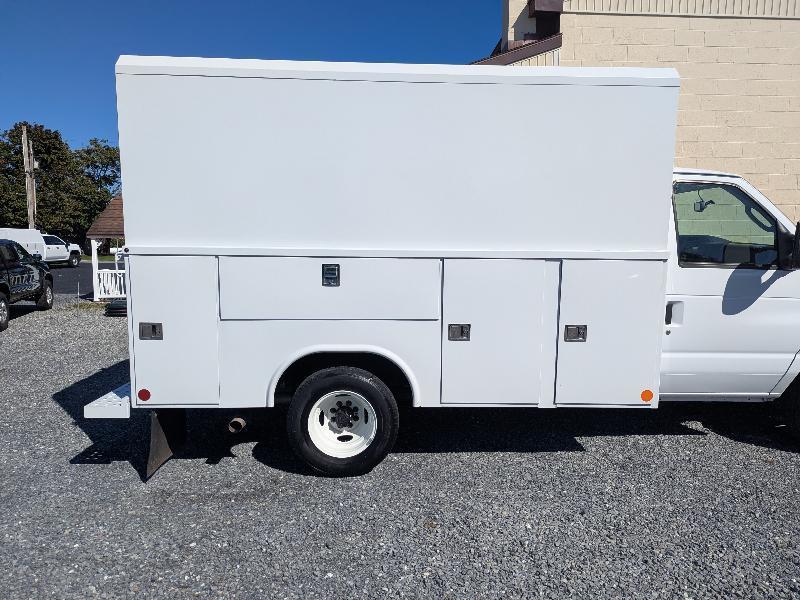 Ford E-Series Cutaway E-350 DRW 138" WB 2024