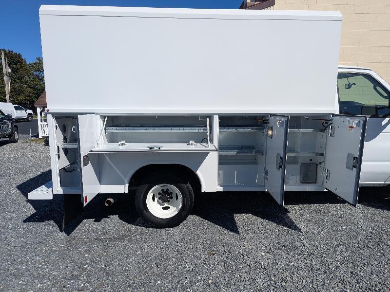 Ford E-Series Cutaway E-350 DRW 138" WB 2024