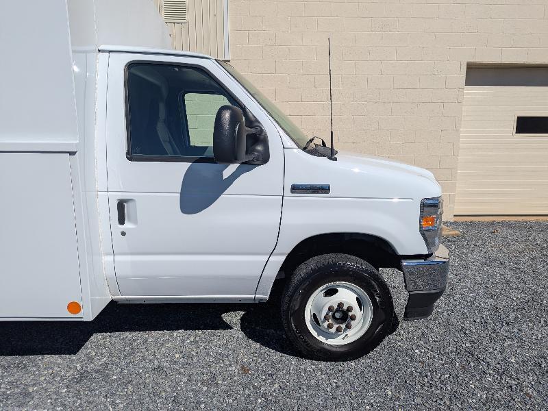 Ford E-Series Cutaway E-350 DRW 138" WB 2024