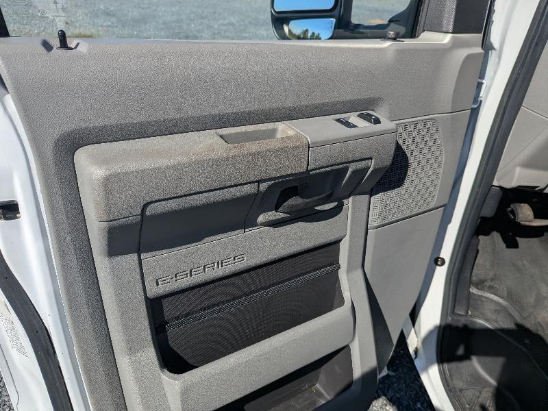 Ford E-Series Cutaway E-350 DRW 138" WB 2024