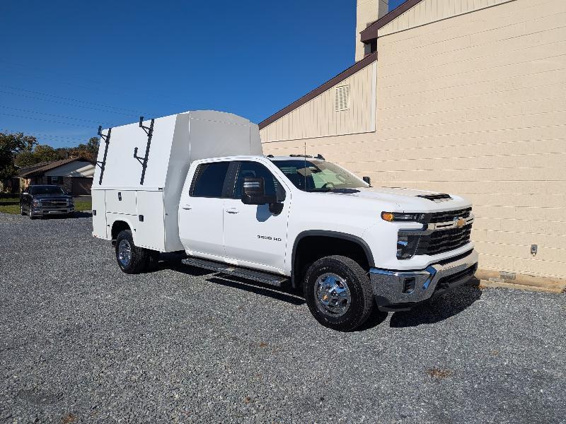 Chevrolet Silverado 3500HD LT Crew Cab 4WD 2024