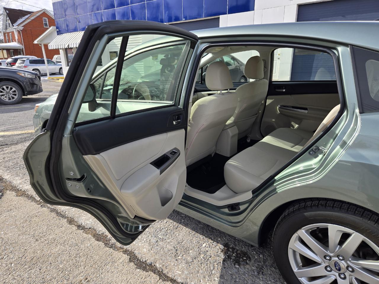 Subaru Impreza 2.0i Premium PZEV 5-Door 2015