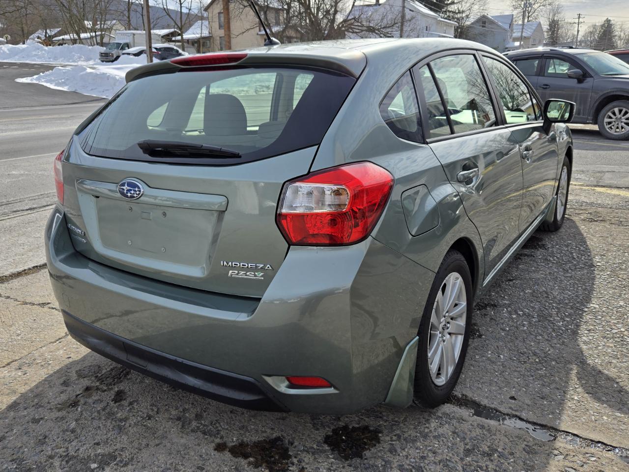 Subaru Impreza 2.0i Premium PZEV 5-Door 2015
