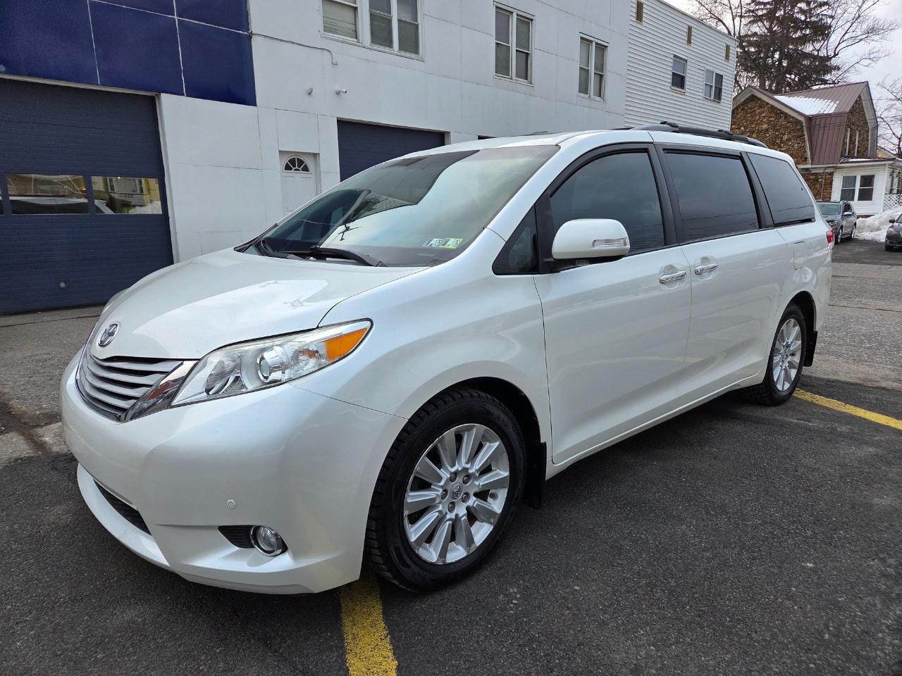 Toyota Sienna Limited AWD 7-Passenger V6 2013