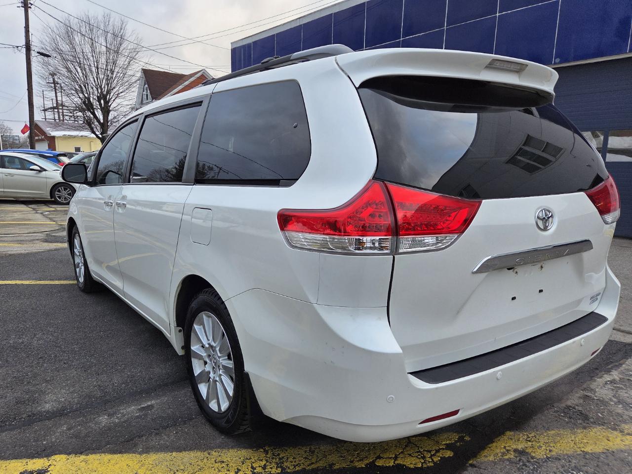 Toyota Sienna Limited AWD 7-Passenger V6 2013