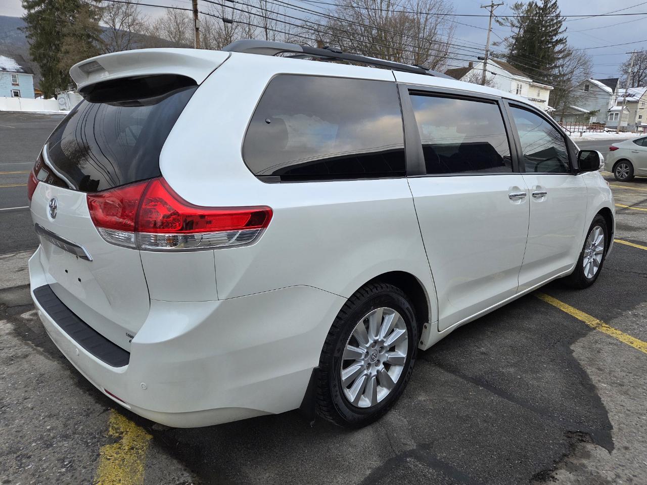 Toyota Sienna Limited AWD 7-Passenger V6 2013