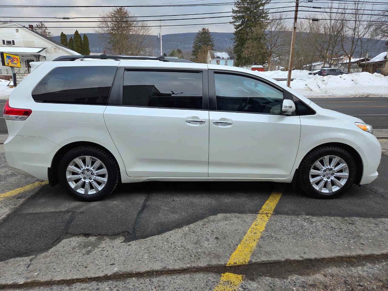 Toyota Sienna Limited AWD 7-Passenger V6 2013
