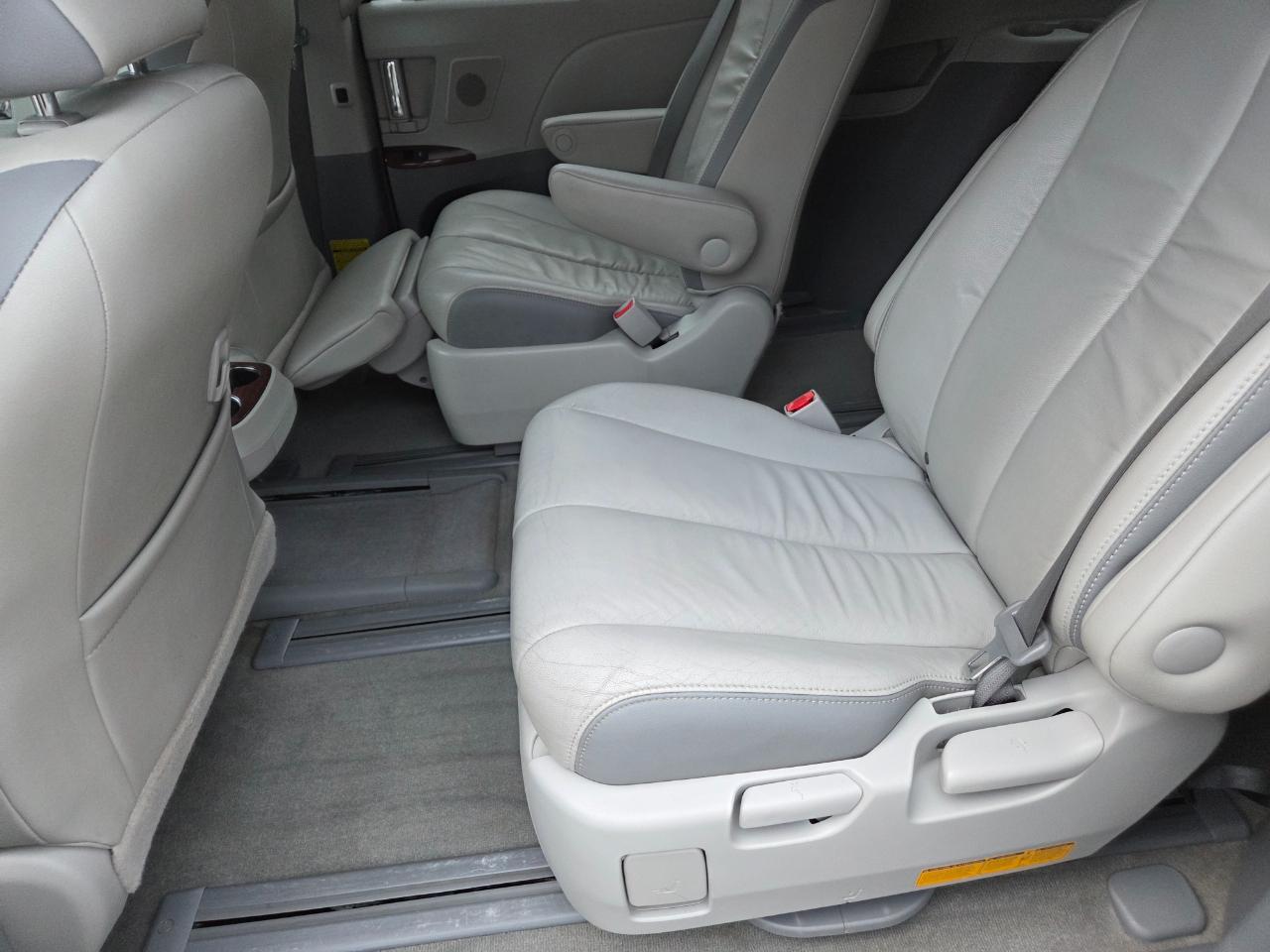 Toyota Sienna Limited AWD 7-Passenger V6 2013