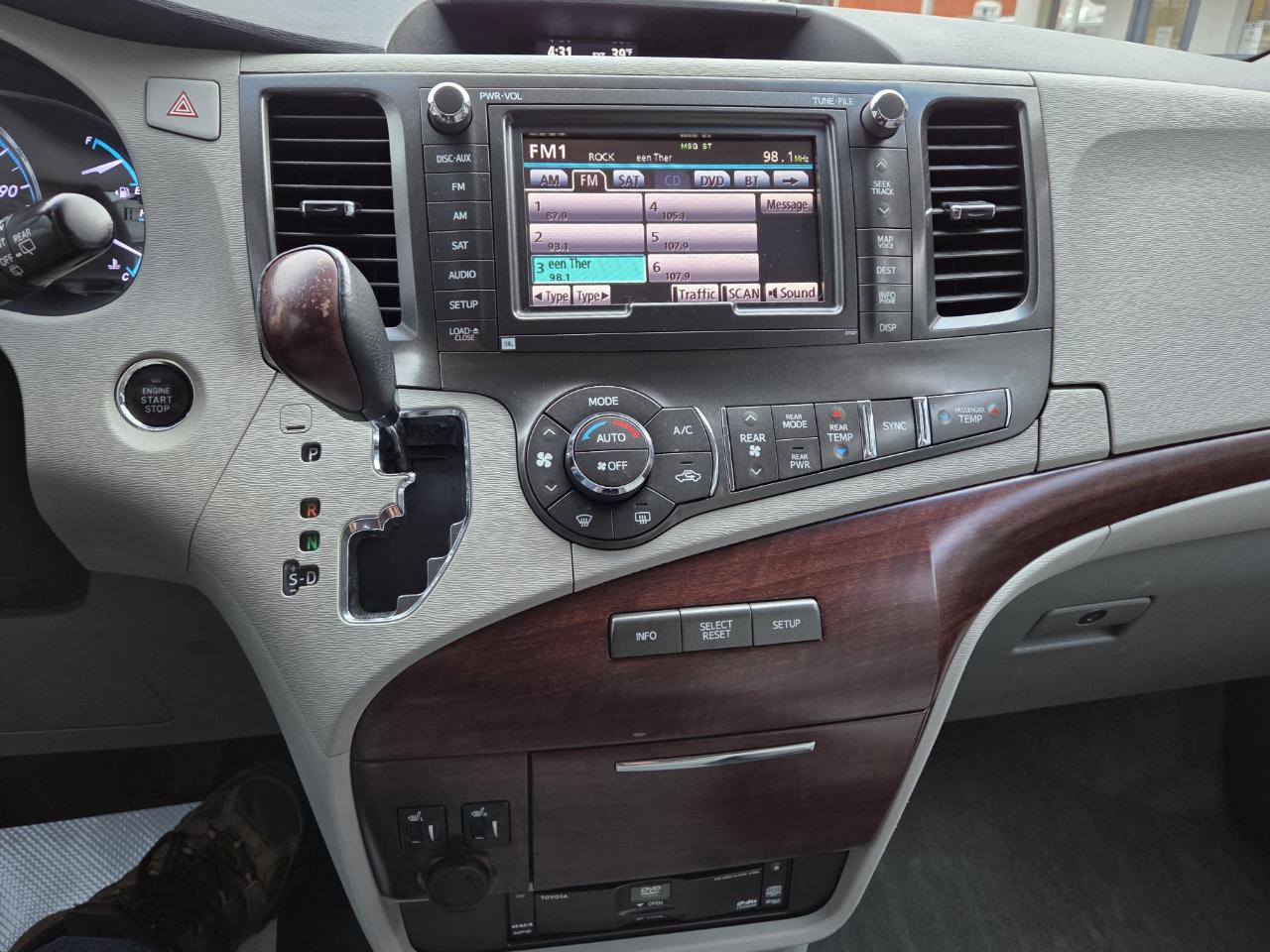 Toyota Sienna Limited AWD 7-Passenger V6 2013