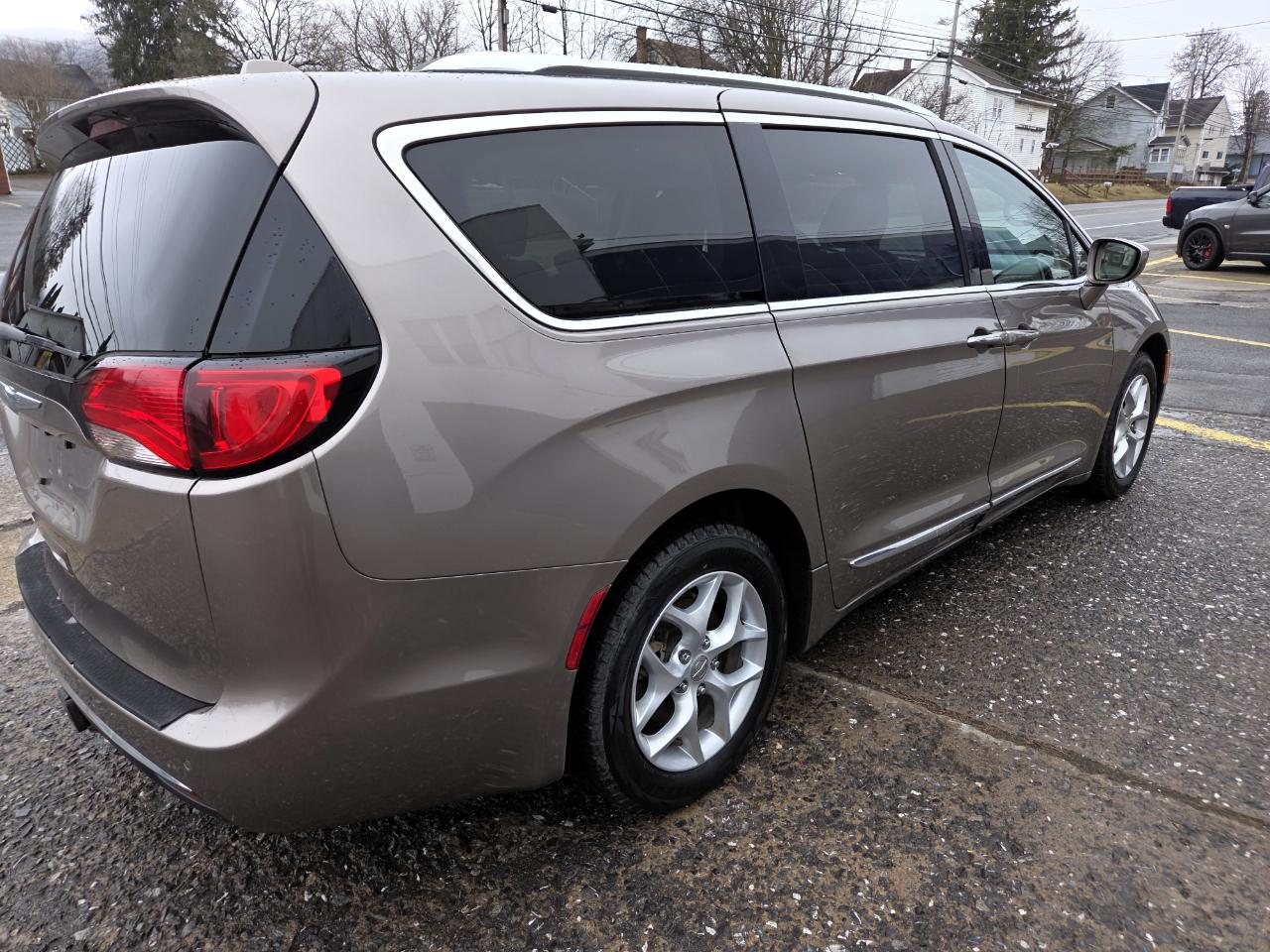 Chrysler Pacifica Touring-L Plus 2017