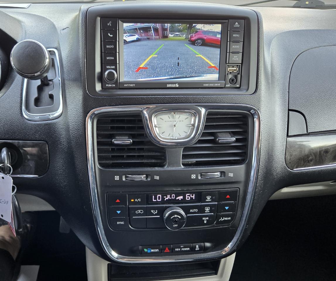Chrysler Town & Country Touring 2012
