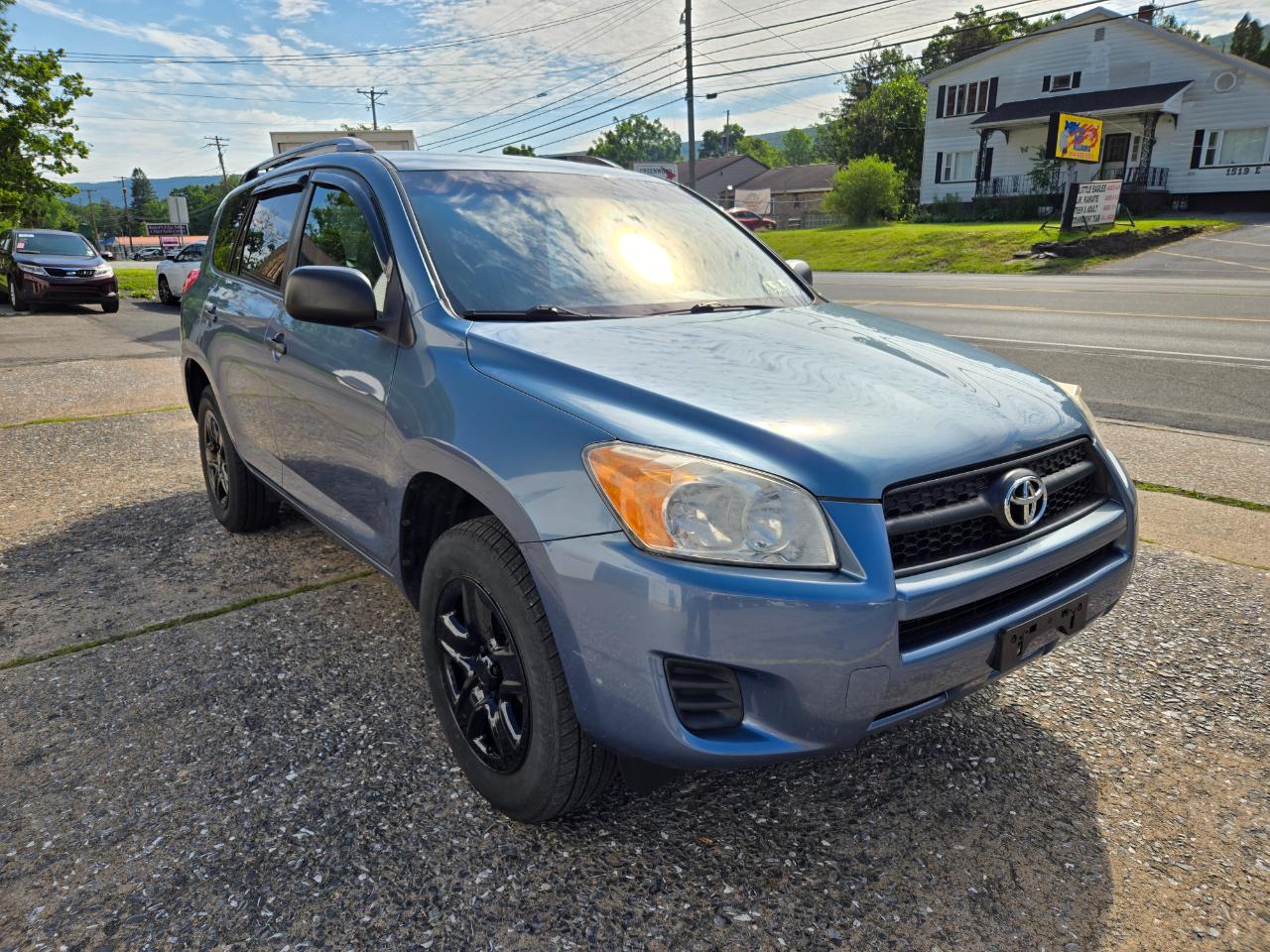 Toyota RAV4 Base I4 4WD 2012