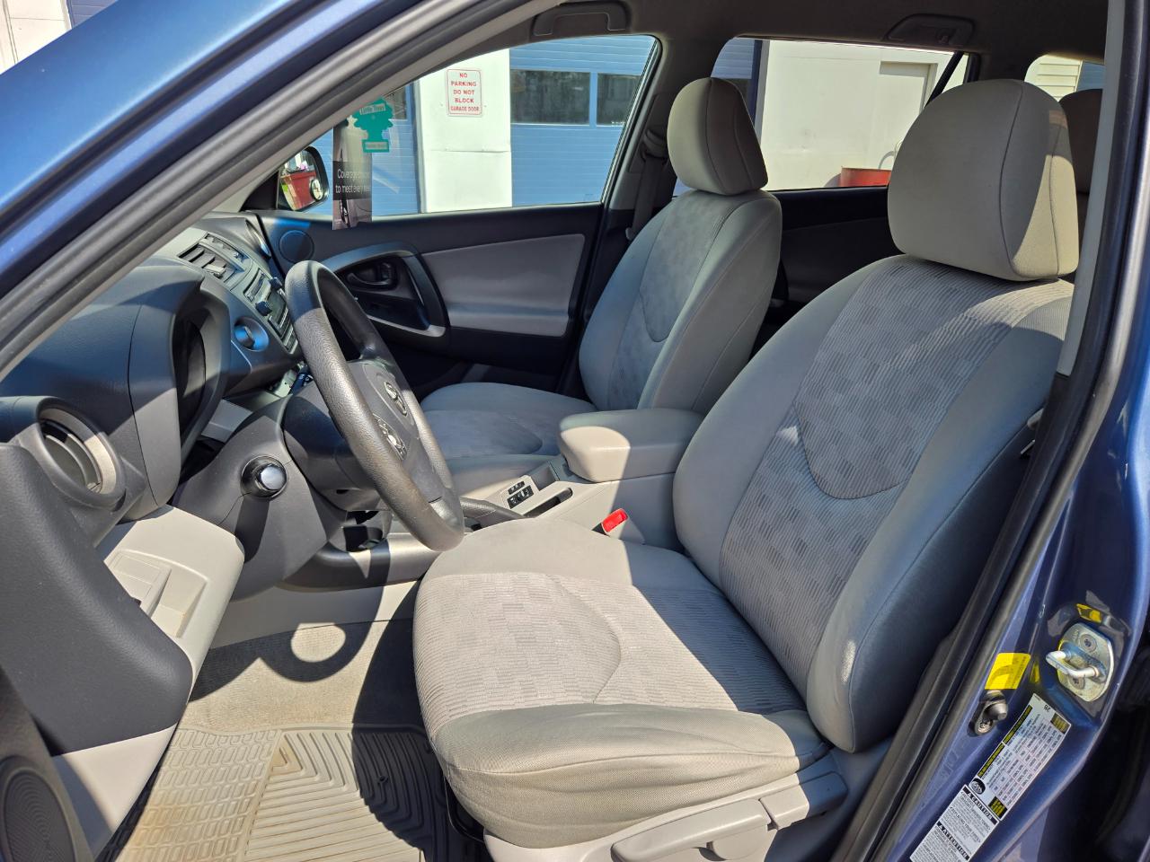 Toyota RAV4 Base I4 4WD 2012