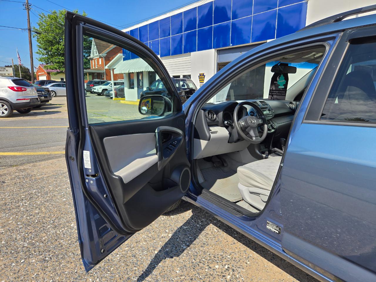 Toyota RAV4 Base I4 4WD 2012