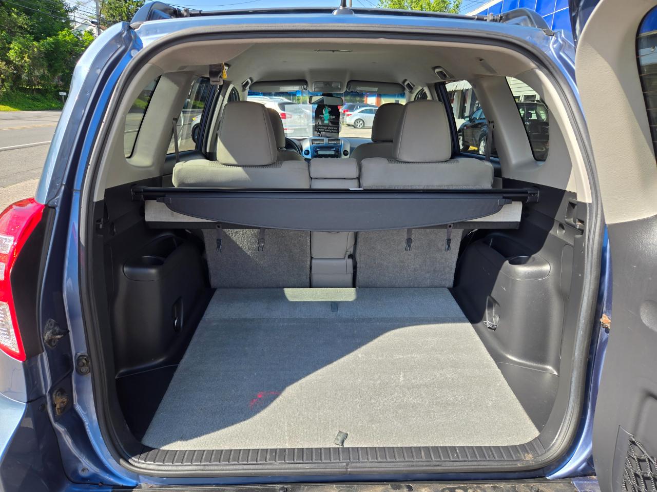 Toyota RAV4 Base I4 4WD 2012