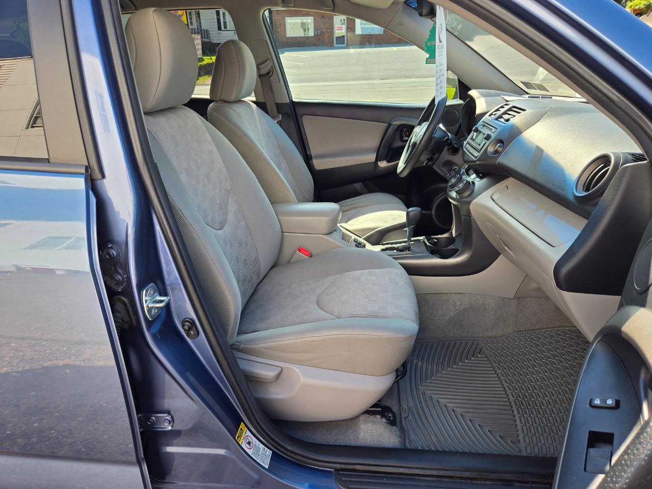 Toyota RAV4 Base I4 4WD 2012