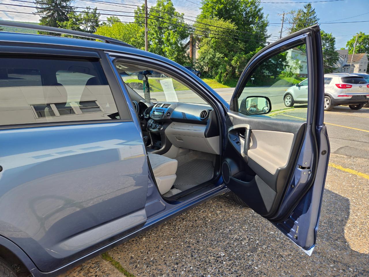 Toyota RAV4 Base I4 4WD 2012