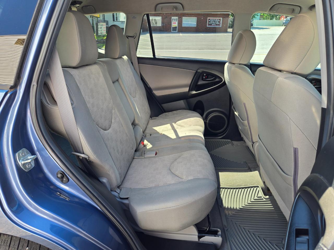Toyota RAV4 Base I4 4WD 2012