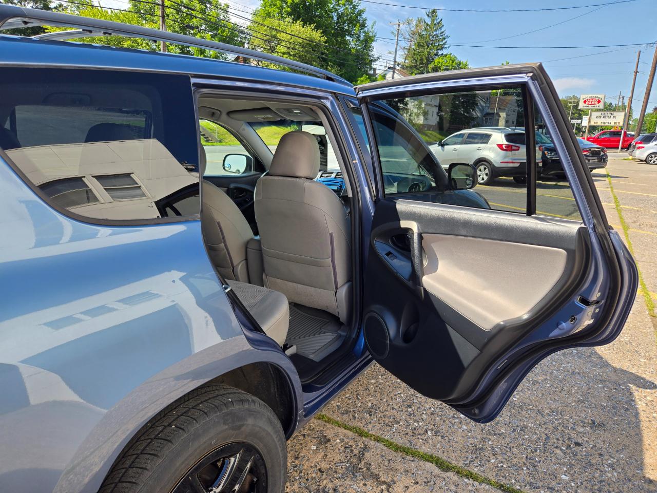 Toyota RAV4 Base I4 4WD 2012
