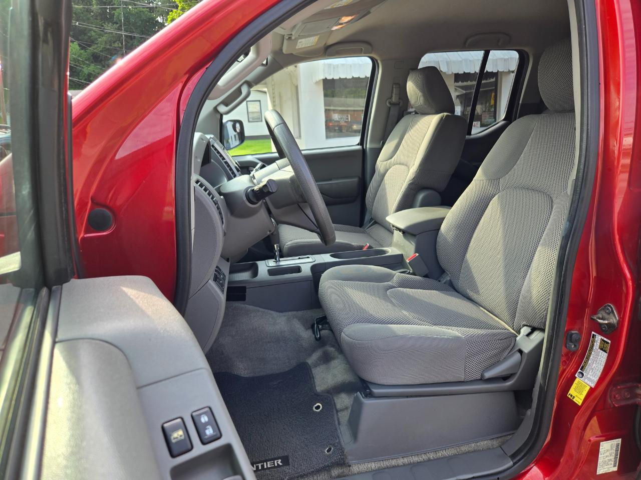Nissan Frontier SV Crew Cab 4WD 2014