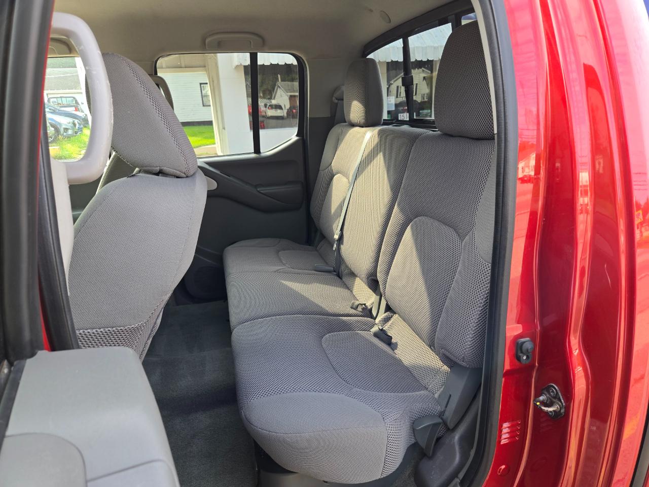 Nissan Frontier SV Crew Cab 4WD 2014