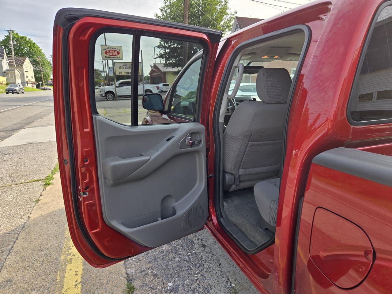 Nissan Frontier SV Crew Cab 4WD 2014