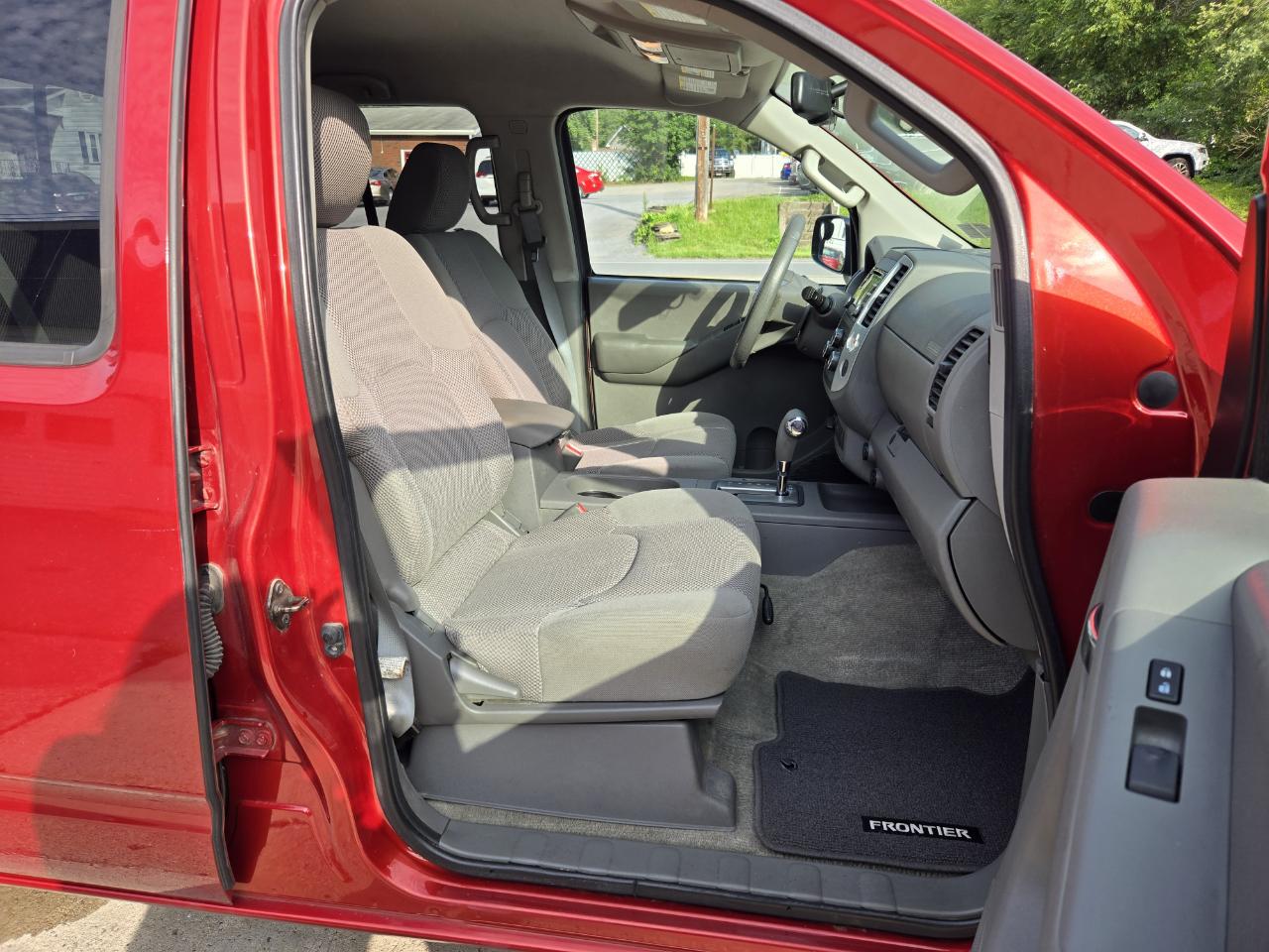 Nissan Frontier SV Crew Cab 4WD 2014