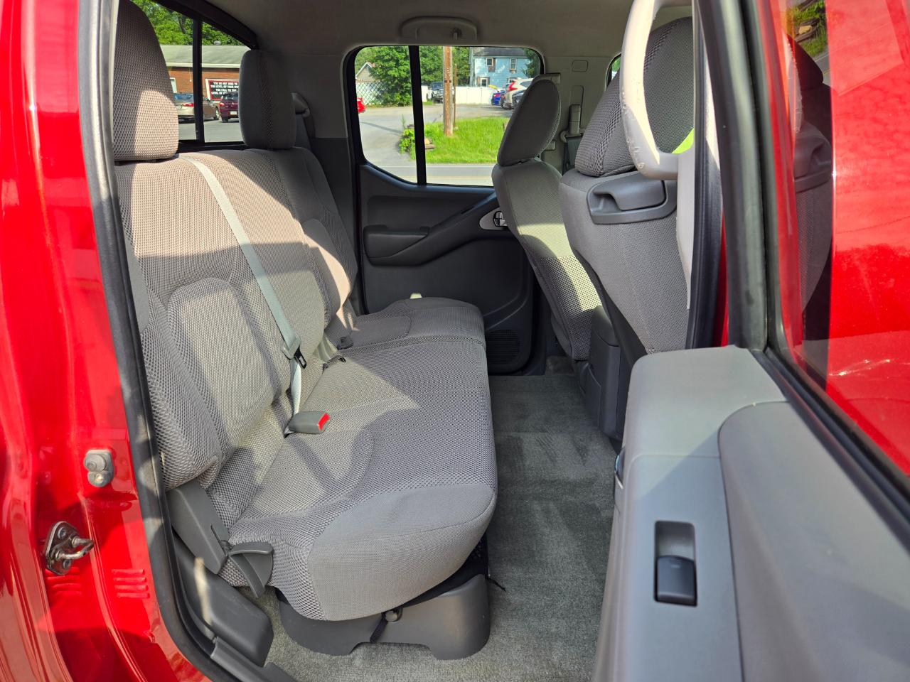 Nissan Frontier SV Crew Cab 4WD 2014
