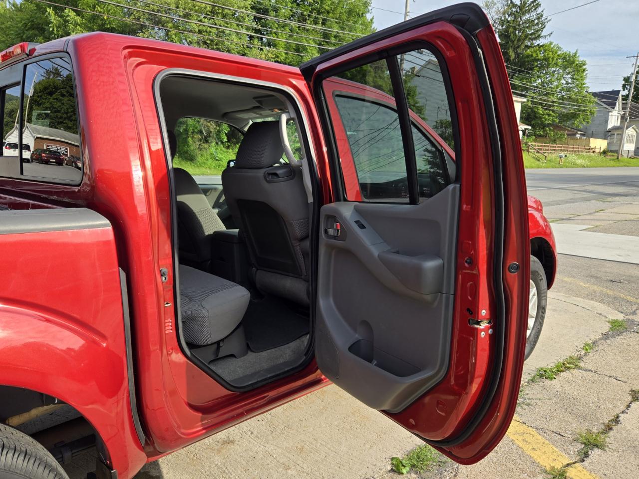 Nissan Frontier SV Crew Cab 4WD 2014