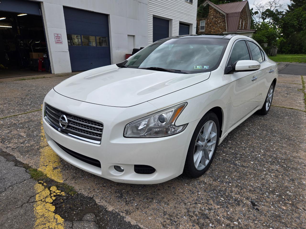 Nissan Maxima  2010