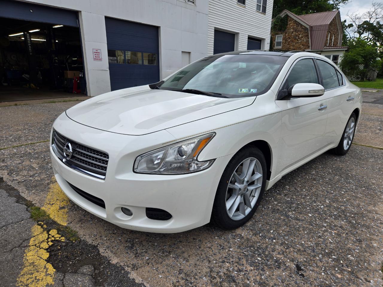 Nissan Maxima  2010