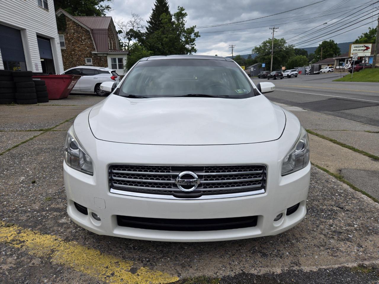 Nissan Maxima  2010