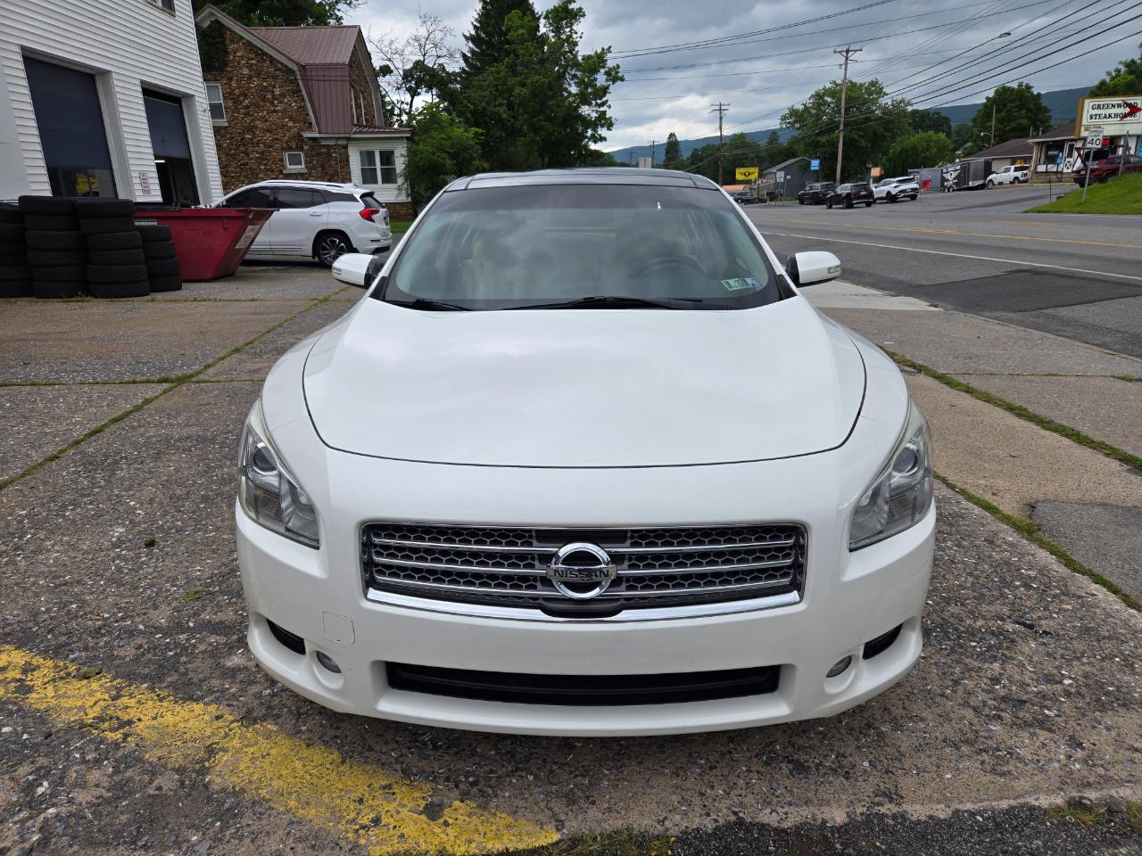 Nissan Maxima  2010