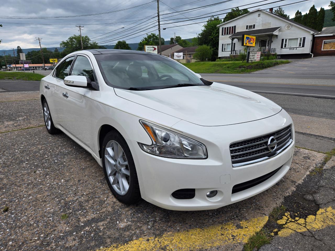 Nissan Maxima  2010
