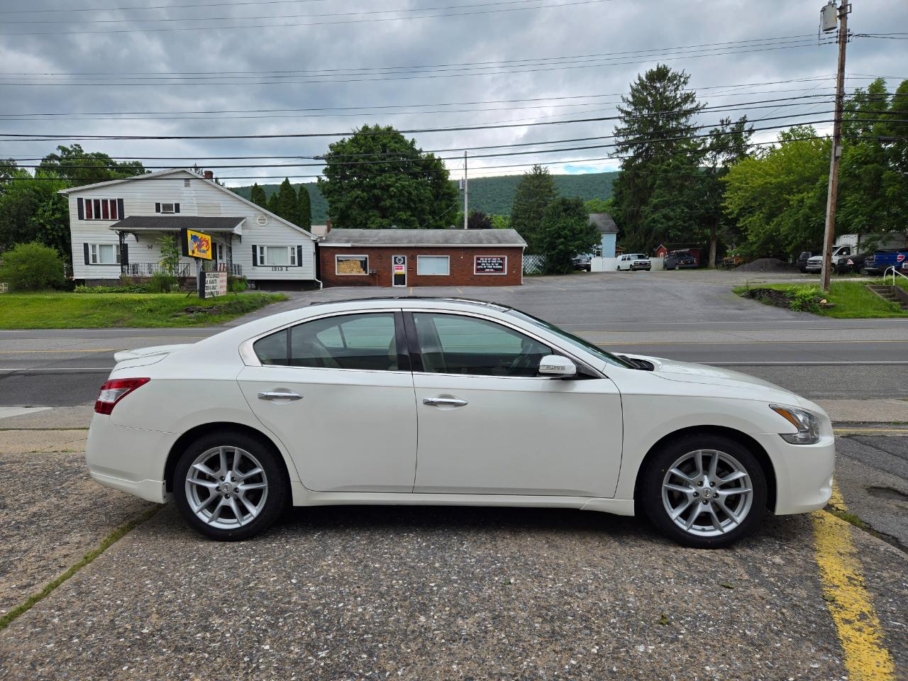 Nissan Maxima  2010