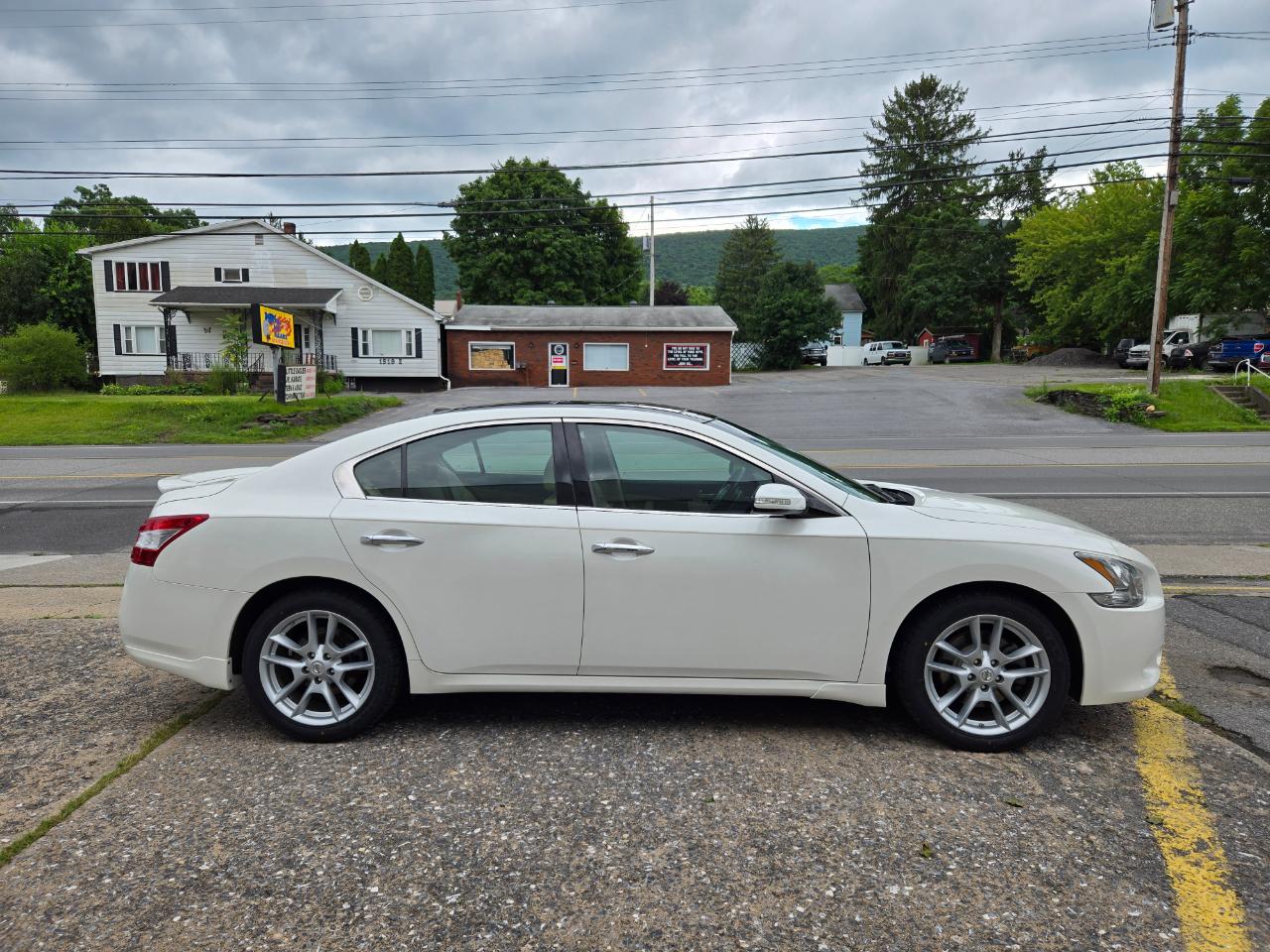 Nissan Maxima  2010