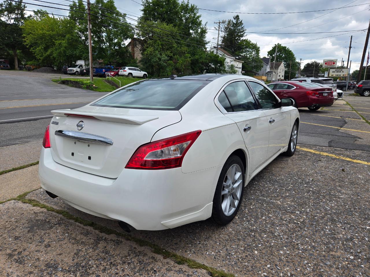 Nissan Maxima  2010