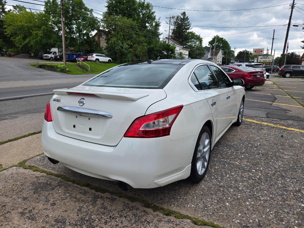 Nissan Maxima  2010